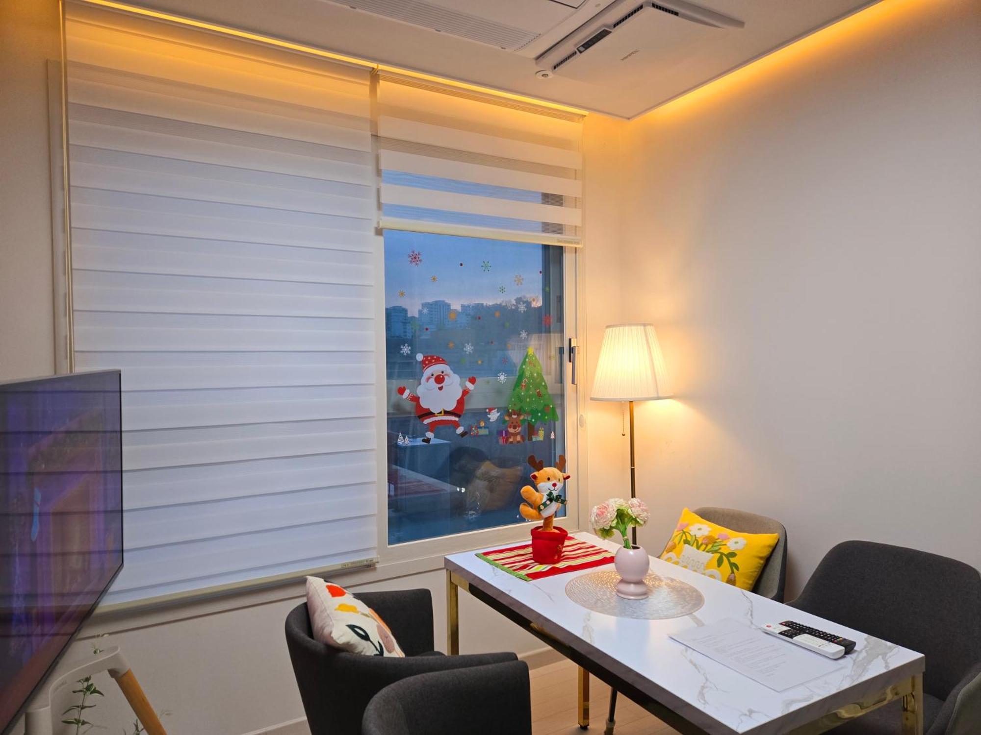 Gamseong House #Gimpo Airport 10 Min #Hwagok Station #Netflix #Beamprojet #Niceview ソウル特別市 部屋 写真