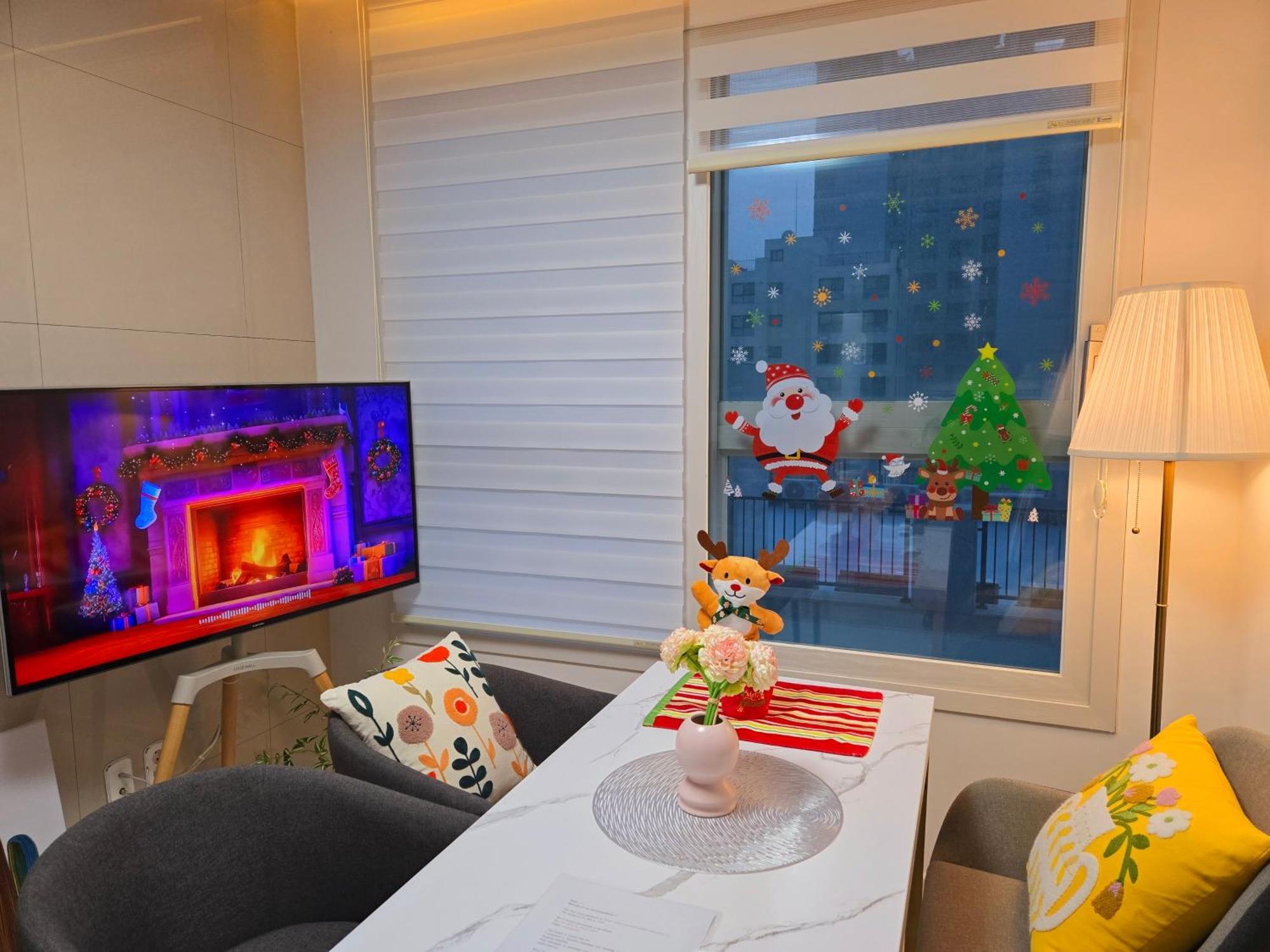 Gamseong House #Gimpo Airport 10 Min #Hwagok Station #Netflix #Beamprojet #Niceview ソウル特別市 部屋 写真